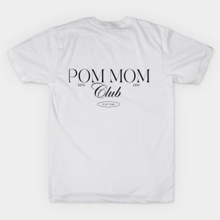 Pom Mom Club Shirt – Cute Pomeranian Dog Design for Stylish Pomeranian Moms T-Shirt